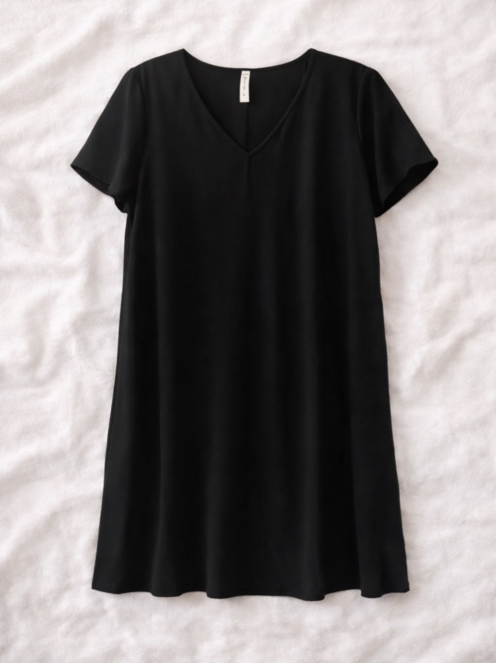 Black Flowy Shift Dress – Medium”